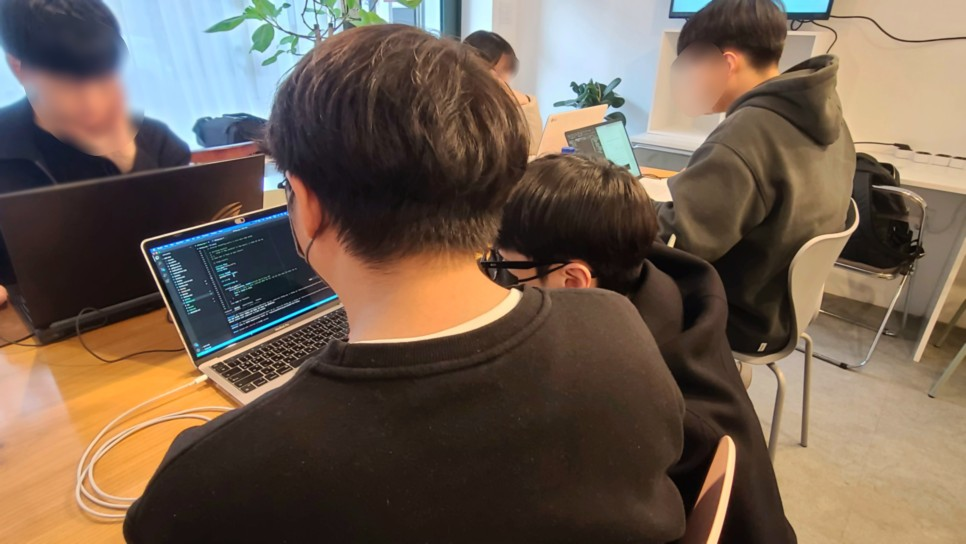2기 동기 교육생 교육받는중